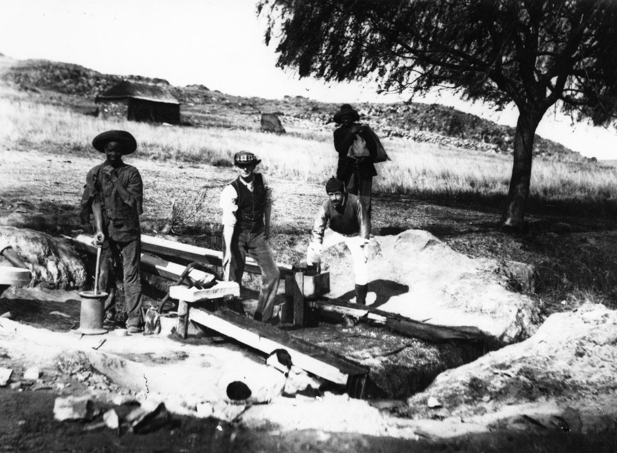 Panning Out em Joanesburgo, c.1900 de South African Photographer