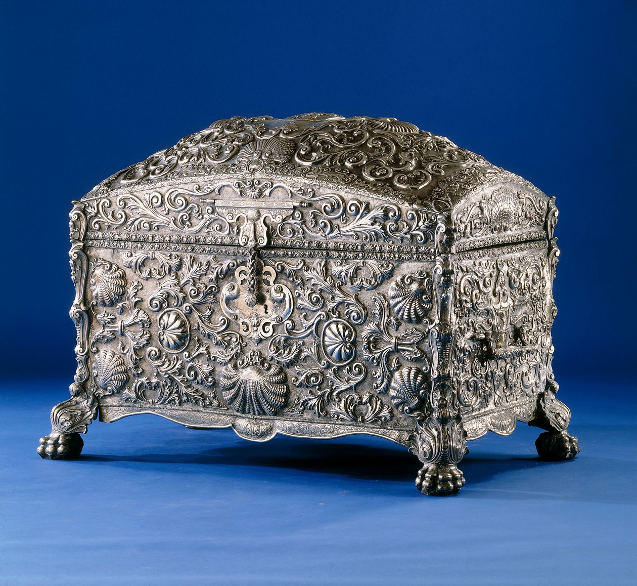 Um importante cofre de prata colonial espanhol, c.1800 (prata com base de madeira e interior de madeira) de South American School