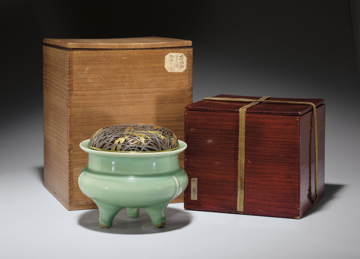 Grande incensário de tripé Longquan celadon com cobertura de metal dourado de pacote japonês (cerâmica) (ver também 349486) de Southern Song Dynasty Chinese School