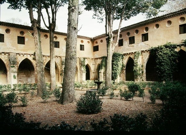 Vista do claustro do mosteiro, fundado em 1194 e mudado para o seu local atual em 1218 de Spanish School