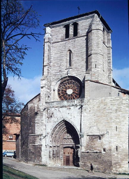 Fachada oeste da Igreja de San Esteban, construída 1280-1350 de Spanish School