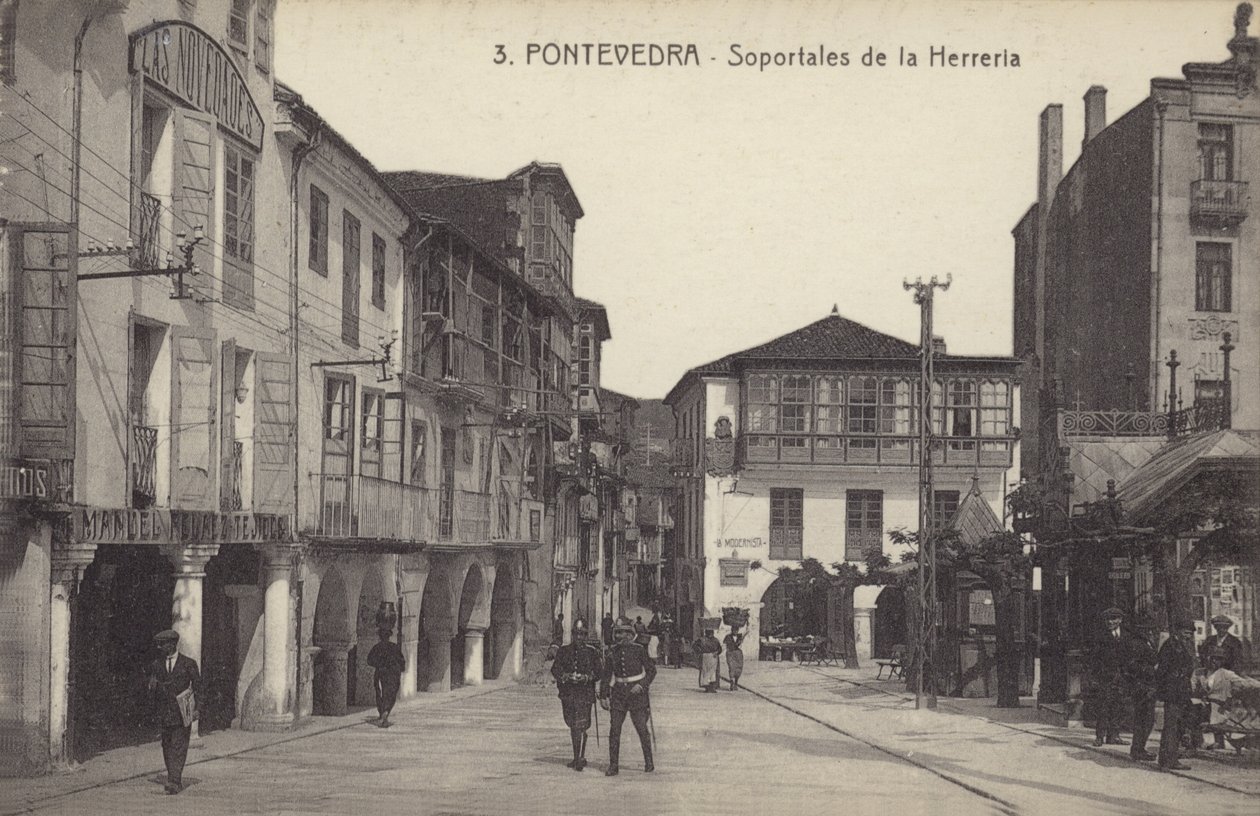 Arcadas da oficina de ferreiro, Pontevedra, Espanha (fotografia a preto e branco) de Spanish Photographer