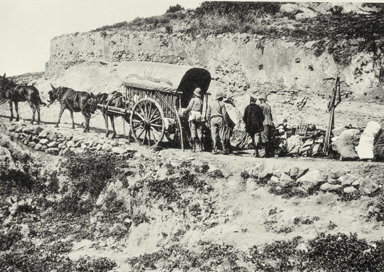 Descarregando um carrinho de armas de fogo, a fim de escalar as colinas de Dersa, Tetouan, Marrocos de Spanish Photographer