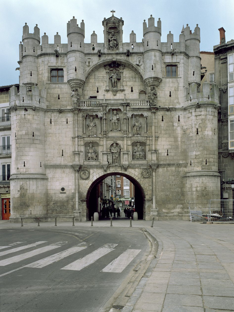Arco de Santa Maria, outrora parte das muralhas da cidade de Spanish School