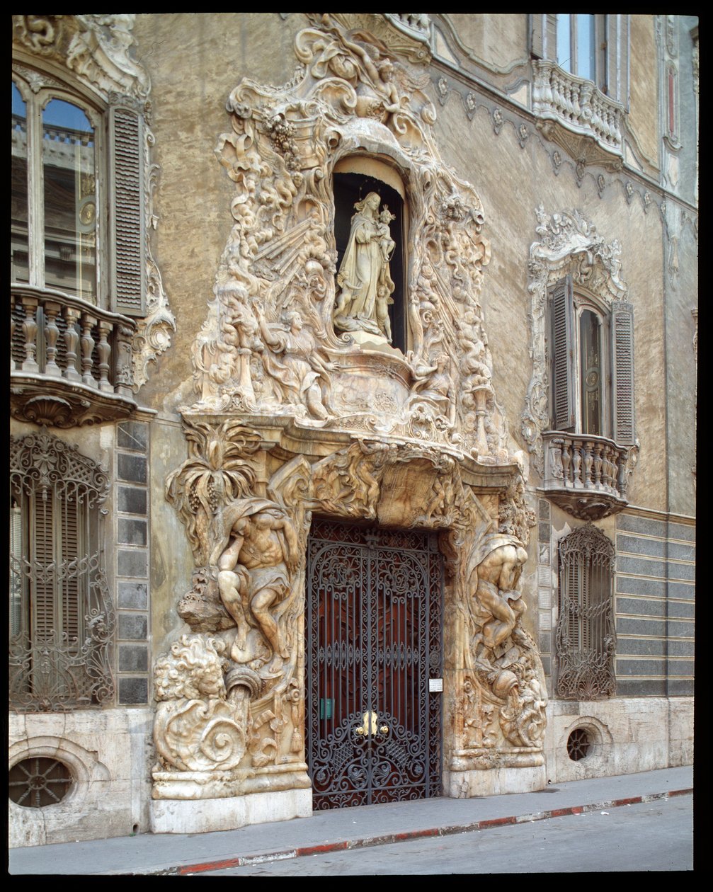 Arte rococó: vista do Palácio Marques de Dos Aguas de Spanish School