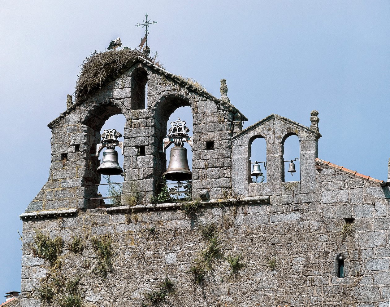 O campanário da Igreja da Assunção de Spanish School