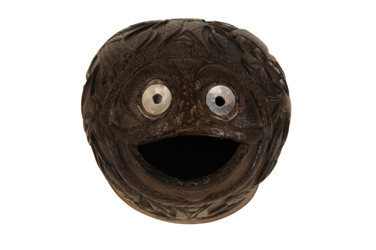 Caixa de dinheiro de coco esculpida, Spanish Colonial, c.1800 (coconut) de Spanish School