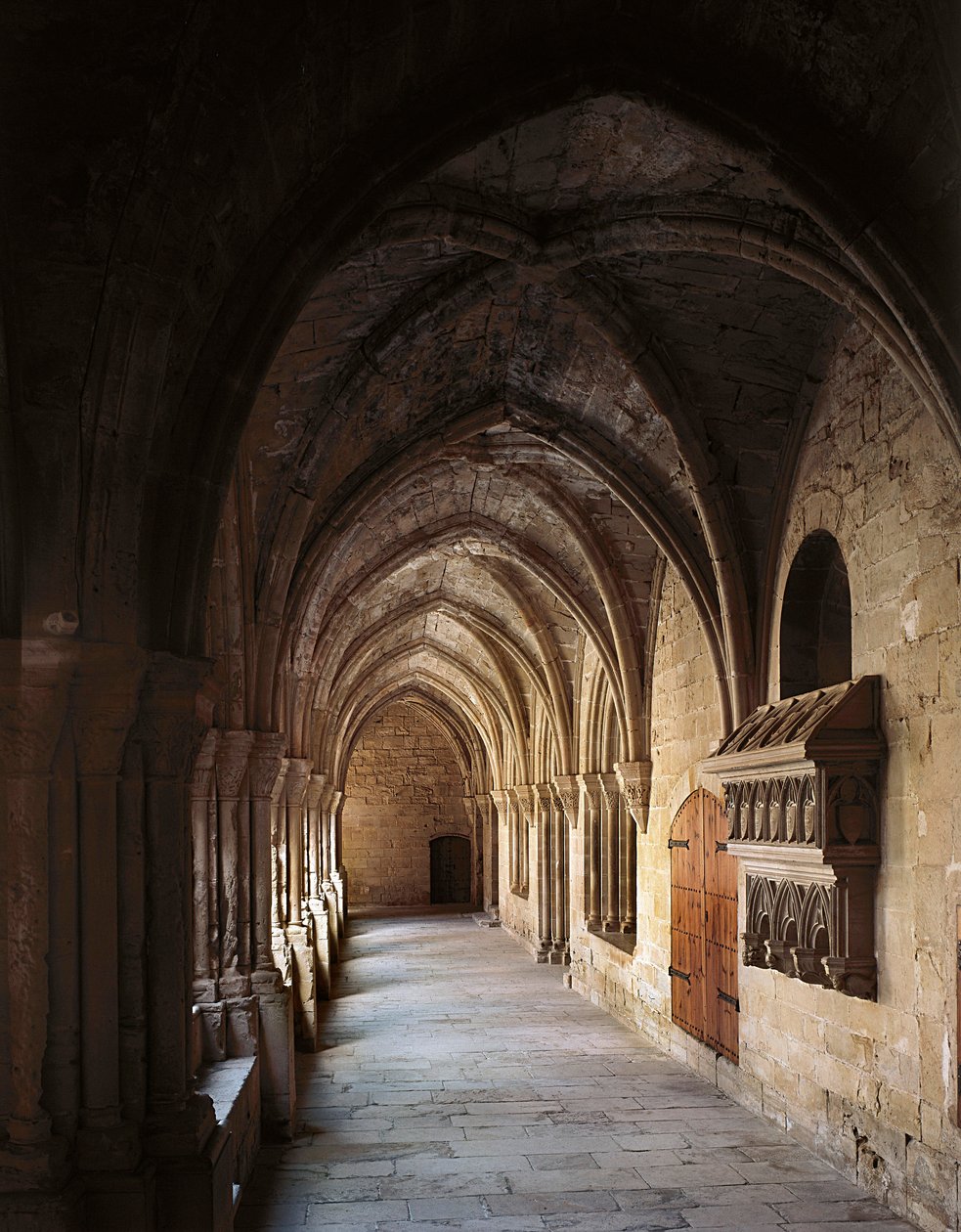 Claustro dos Cavaleiros do Mosteiro de Poblet, Vimbodi, Espanha de Spanish School