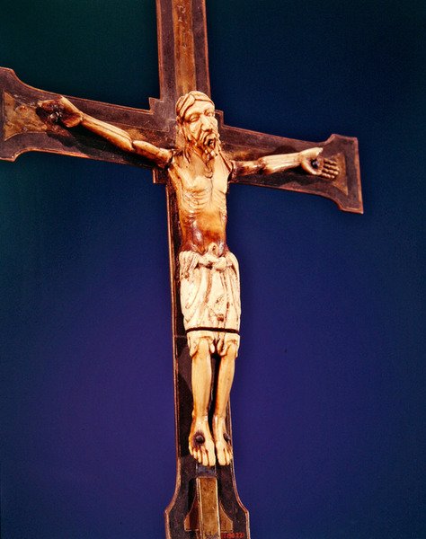 Crucificação, finais do século XII (marfim sobre bronze dourado e esmalte) de Spanish School