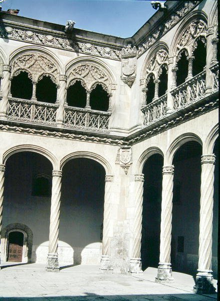 Detalhe dos arcos da loggia de Spanish School