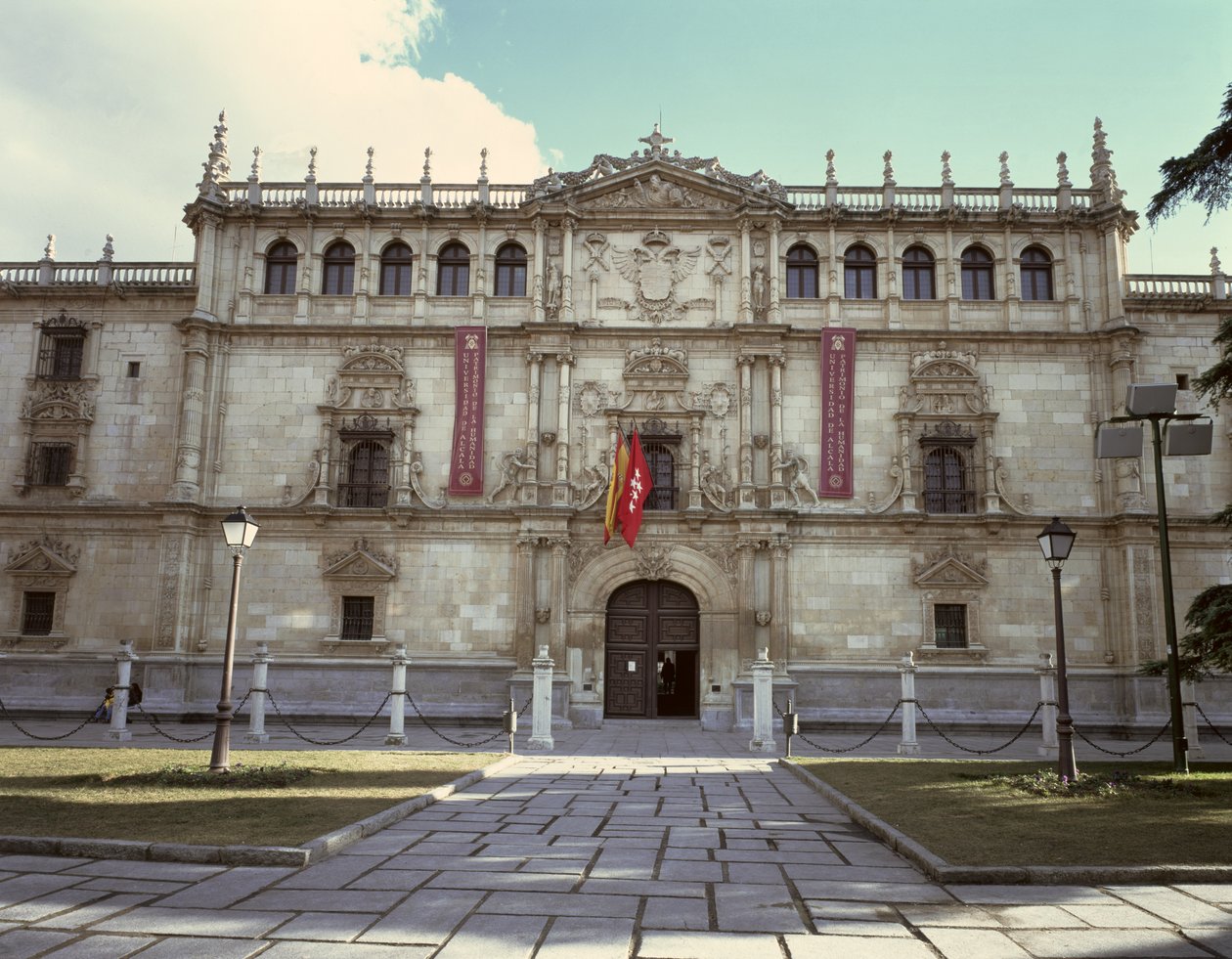 Entrada para a Universidade, fundada pelo cardeal Cisneros em 1486 de Spanish School