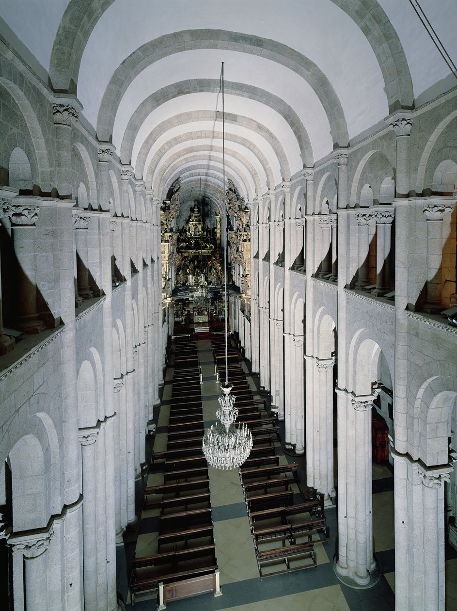 Interior da catedral começou em 1078 de Spanish School
