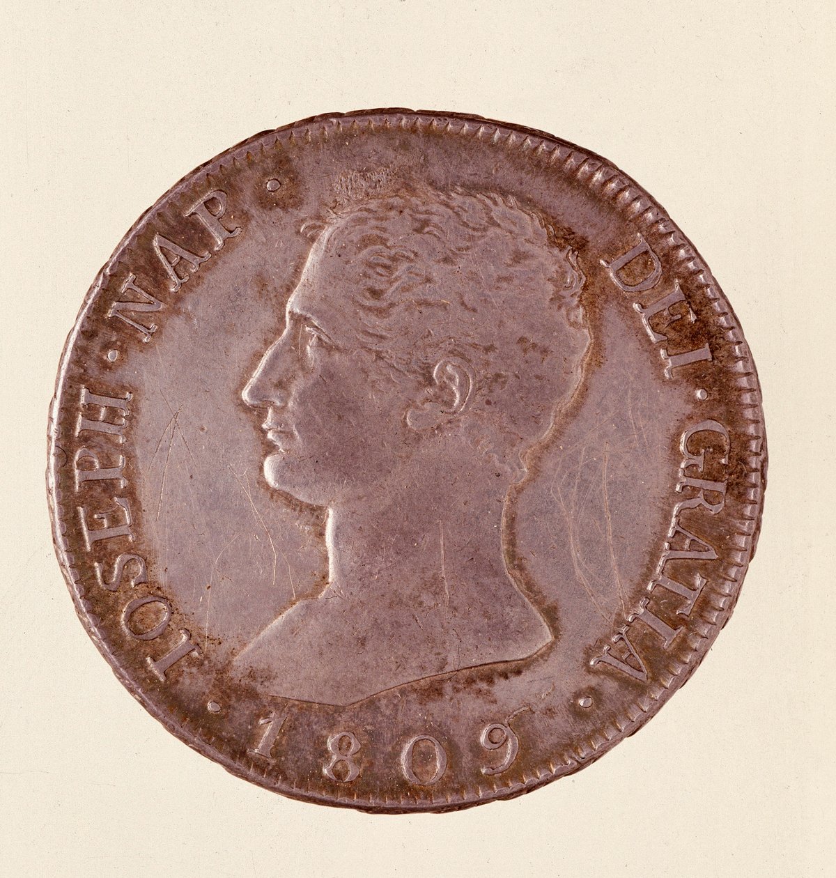 Moeda de prata (douro ou piastra) de Espanha: reinado de José Napoleão (1808-1813). 1809 Diam. 4 cm Nápoles, museo archeologico de Spanish School