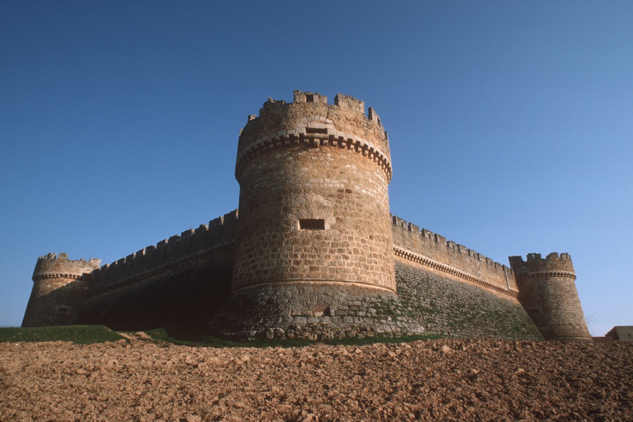 Três torres de canto e paredes perimiter de baixo de Spanish School