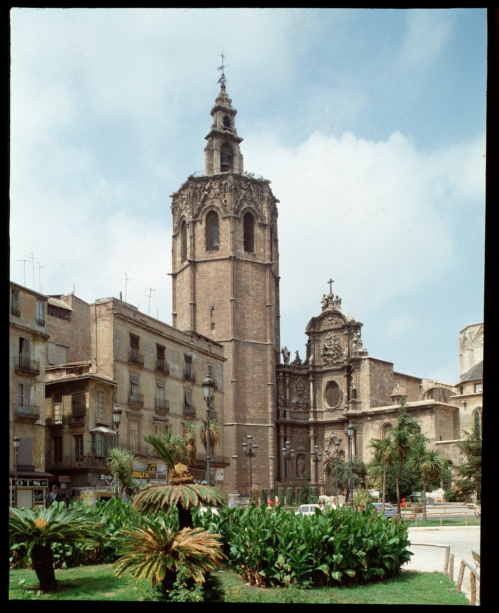 Vista do campanário de Micalet (Miquelet ou El Miguelete) da catedral de Valência (Valência) 1381-1429 Espanha de Spanish School