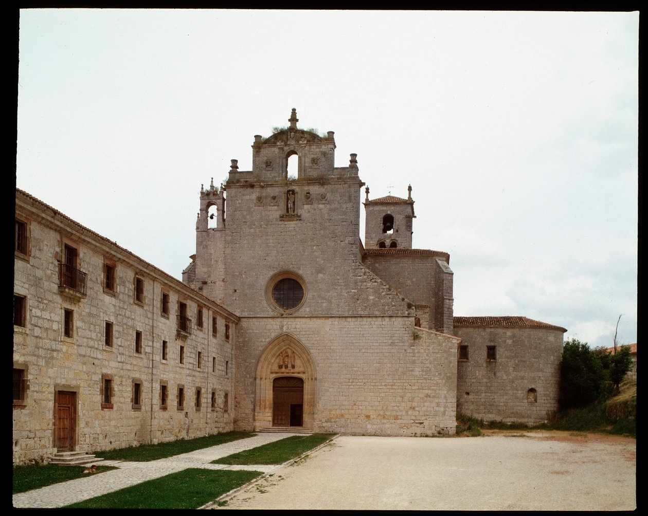 Vista do Mosteiro de San Pedro de Cardena onde jaziam os restos mortais de El Cid e Dona Jimena de Spanish School