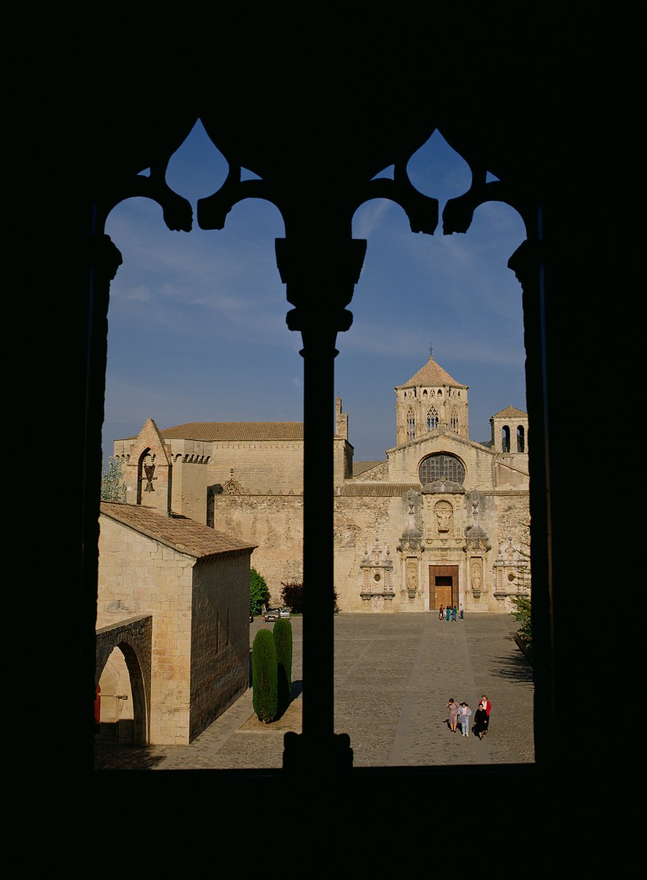 Vista da igreja dentro do mosteiro, iniciada em 1161 de Spanish School