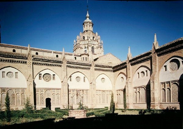 Vista dos claustros, construída 1504-29 de Spanish School