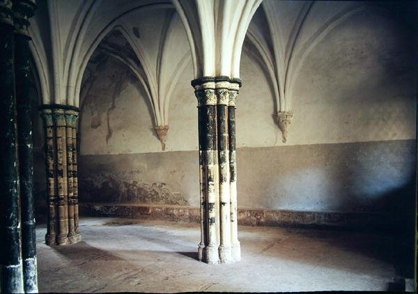 Vista do interior da casa do capítulo do mosteiro, fundada em 1194 e mudou-se para o seu local atual em 1218 de Spanish School