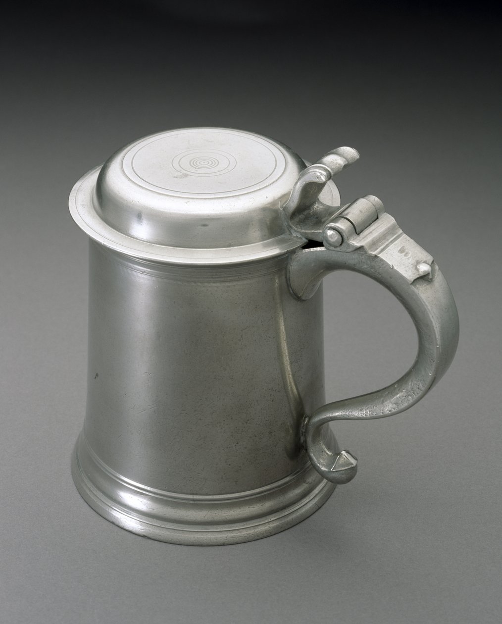 Tankard, c. 1820-1827 (estanho) de Spencer Stafford