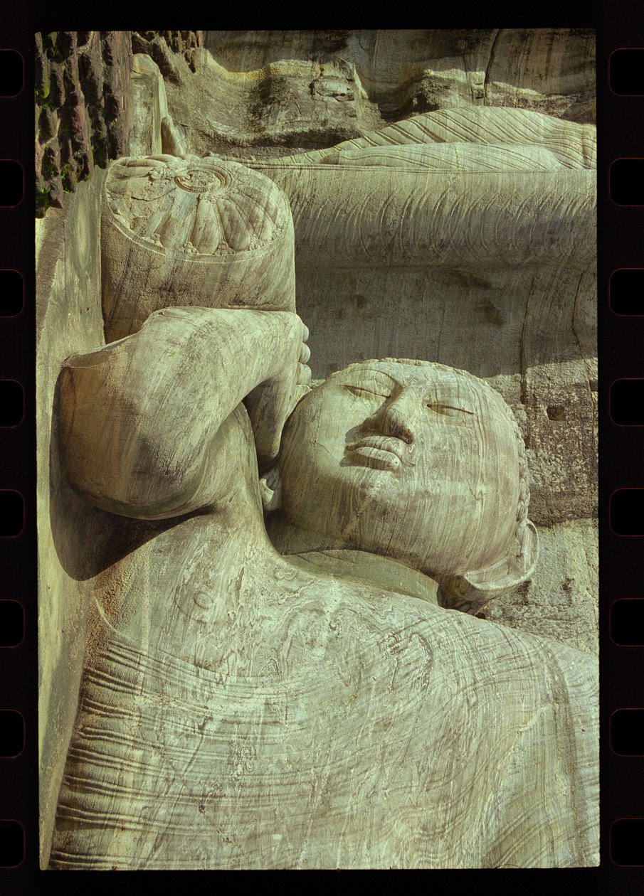 Buda reclinado, Gal Vihara (granito) (detalhe) de Sri Lankan