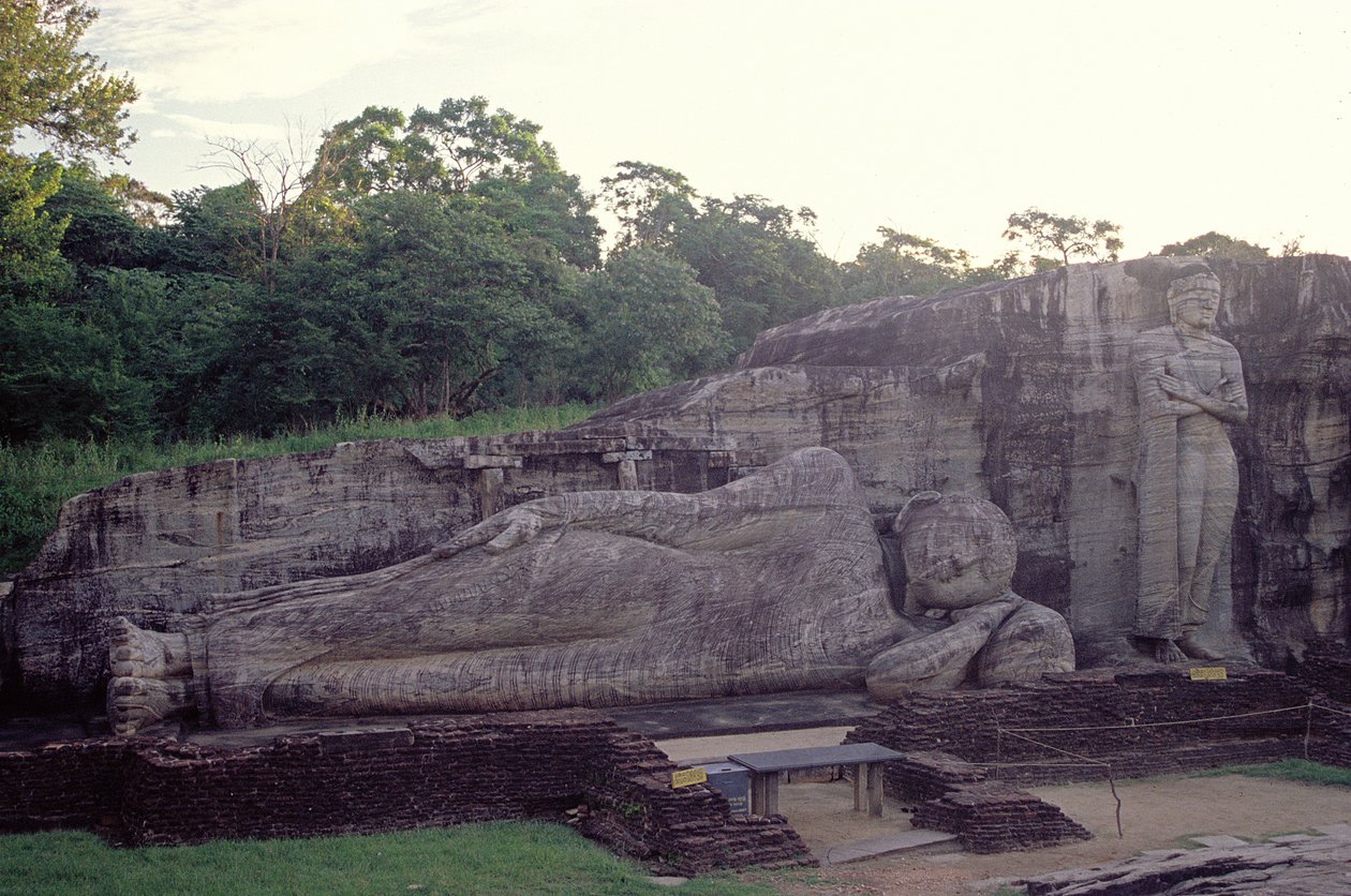 Buda em pé e reclinado, Gal Vihara (granito) de Sri Lankan