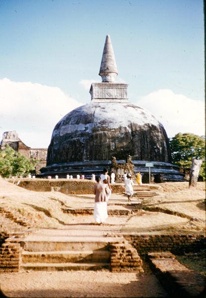 Vista, de, um, dagoba, (Buddhist, Dome) de Sri Lankan