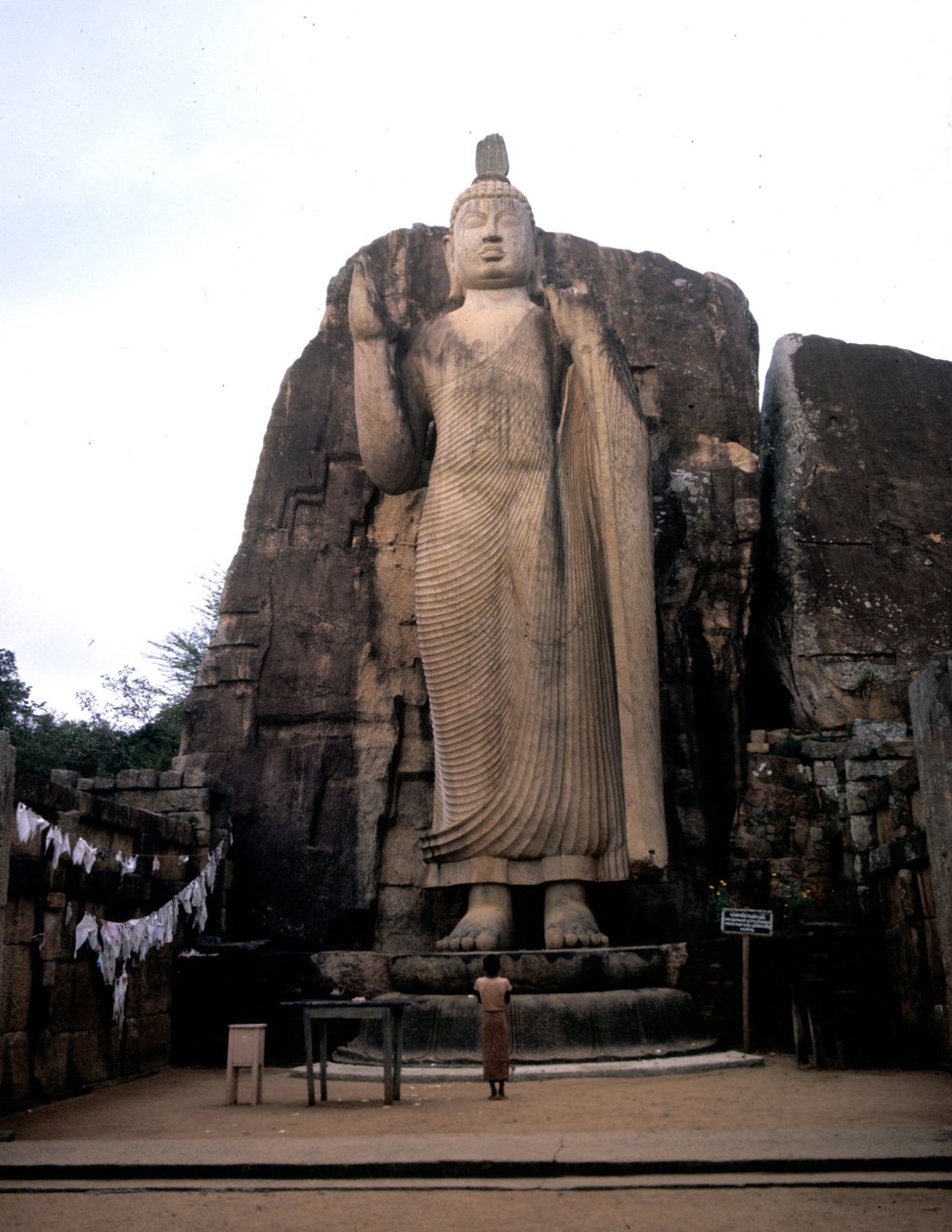 O grande Buda de Avukana. O Sri Lanka. Século V. de Sri Lankan School