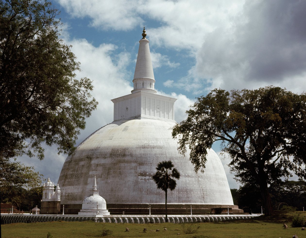 Vista de Ruwanwelisaya stupa de Sri Lankan School