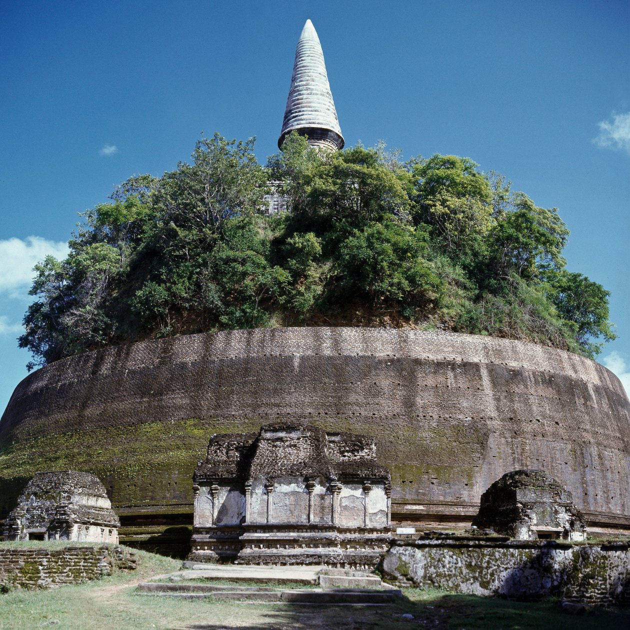 Vista de stupa Rankoth Vehera de Sri Lankan School