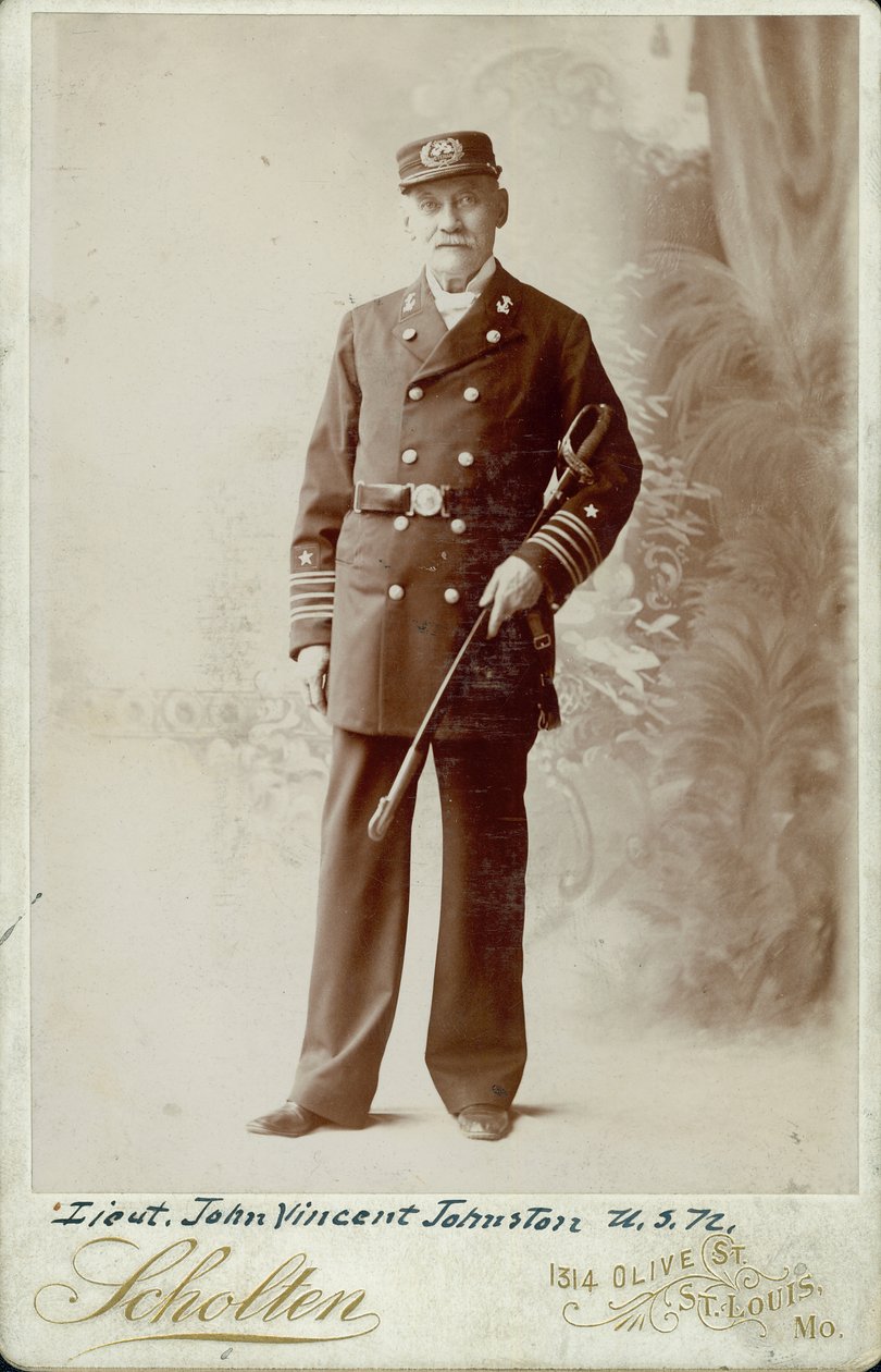 John Vincent Johnston, Tenente Voluntário, Marinha, Capitão, Marinha dos EUA. de St. Louis Scholten