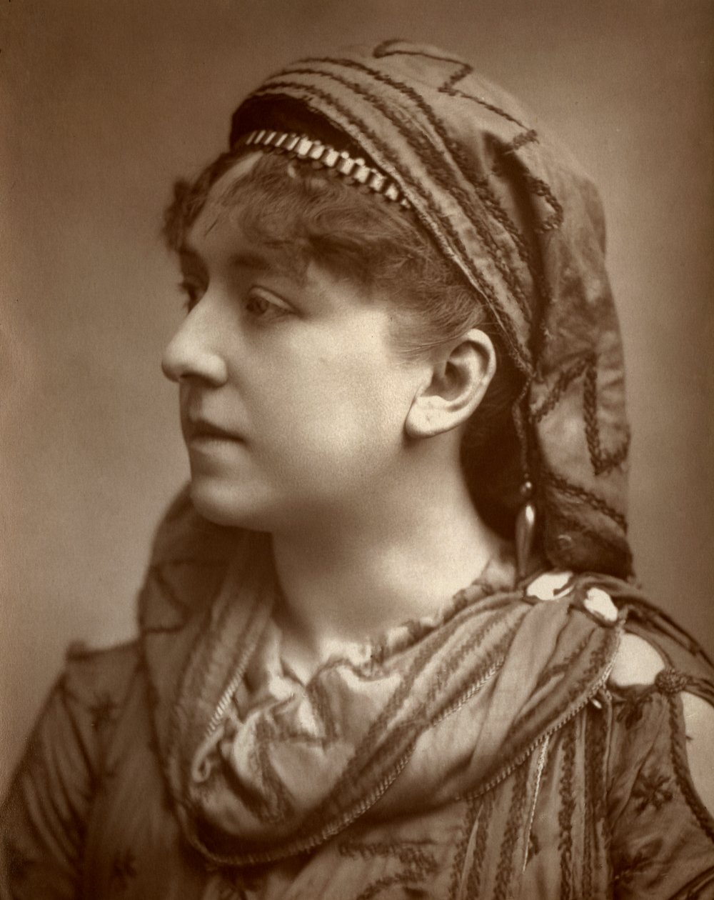 Amy Roselle, atriz britânica, 1884 de St James