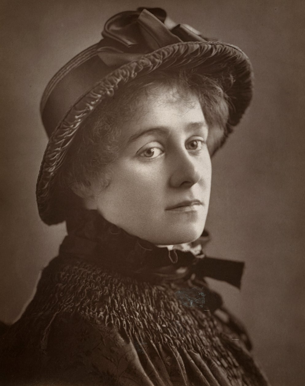 Kate Rorke, atriz britânica, 1883 de St James