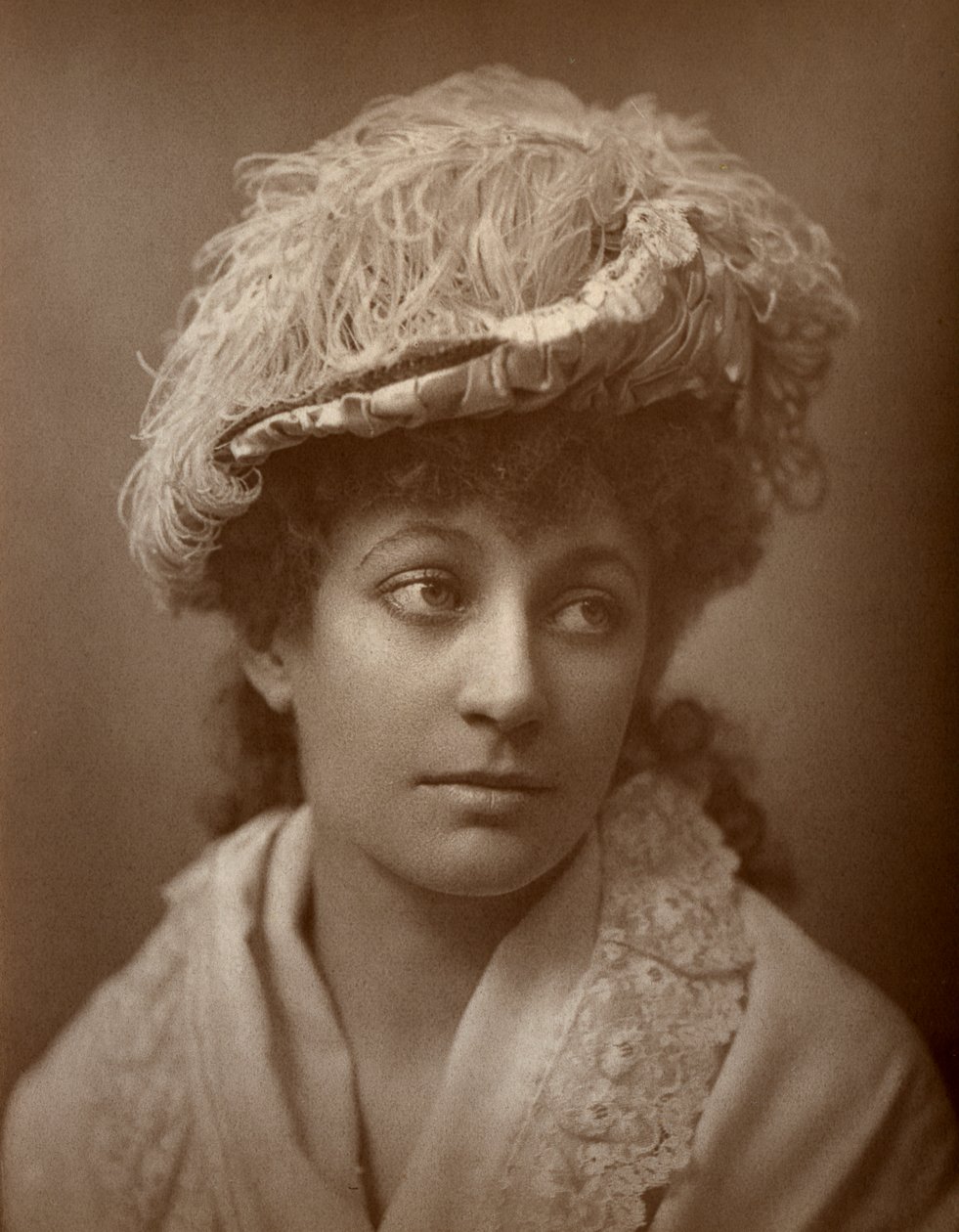 Lucy Buckstone, atriz britânica, 1884. de St James