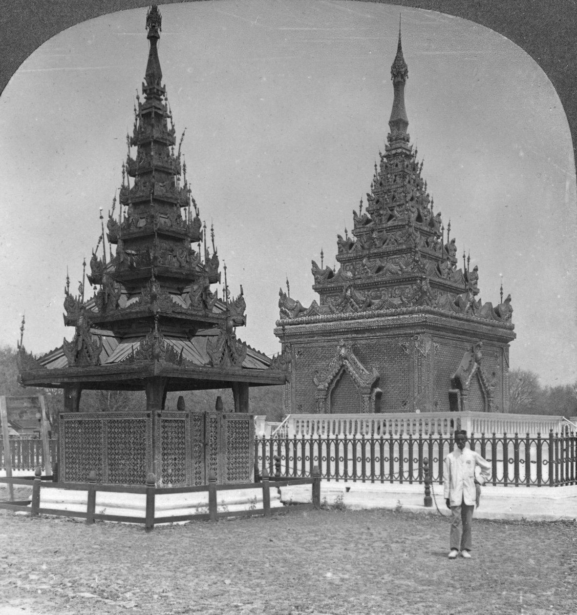Túmulo do rei Mindons, palácio real, Mandalay, Birmânia, 1908 de Stereo Travel Co