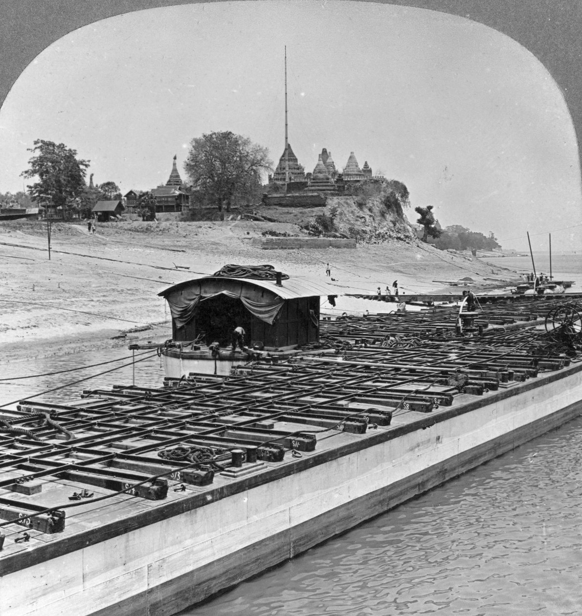 Vista de Sagaing do rio Irrawaddy, Birmânia, 1908 de Stereo Travel Co
