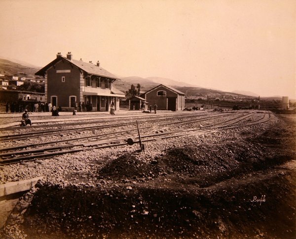 Estação em Mallakah-Zahleh na linha ferroviária de Beirute a Damasco (foto) de Studio Bonfils