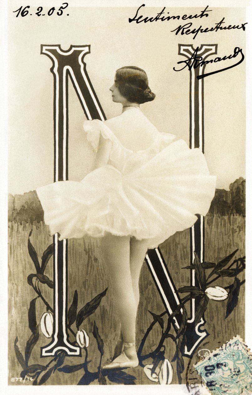 N: Cleopatre Diane de Merode, chamada Cleo de Merode, dançarina da Belle Epoque, formada na Opera de Paris - Theatre des Folies Bergere, Paris - Alfabeto em cartão postal de Studio Reutlinger