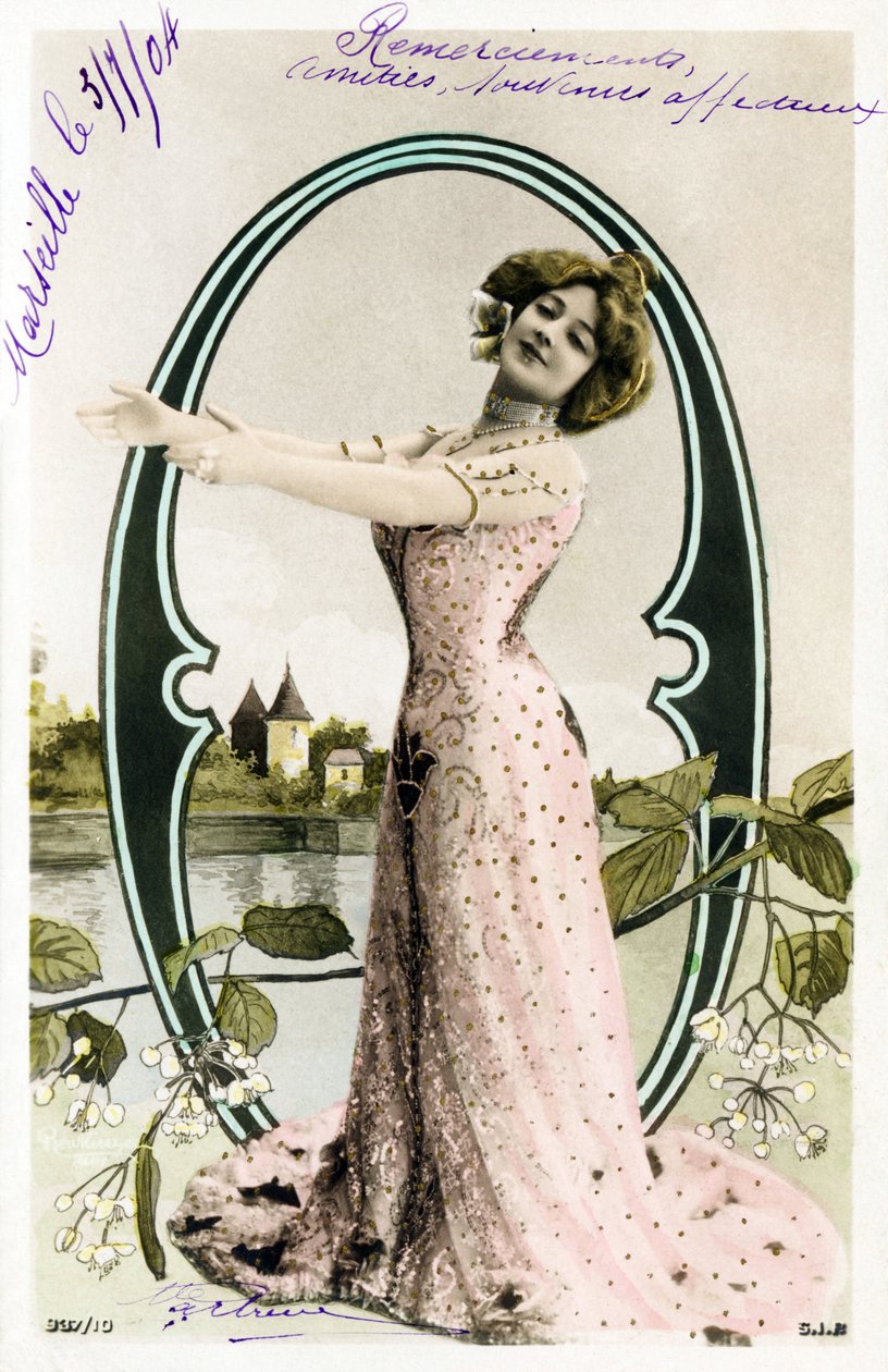 O b: Agustina Otero Iglesias, aliás Caroline Otero, chamada La Belle Otero, cantora, dançarina de cabaré e importante cortesã da Belle Epoque - Alfabeto em cartão-postal de Studio Reutlinger