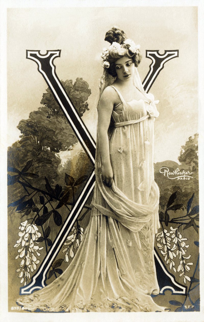 X: Amelie Dieterle, atriz e cantora francesa - Theatre des Varietes, Bouffes Parisiennes, Paris - alfabeto em cartão postal de Studio Reutlinger