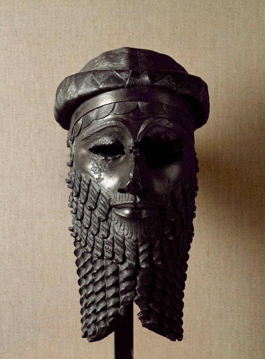 Arte suméria: cabeça do rei, talvez Naram-Sin (Naram Sin) (2254-2218 a.C.). Escultura em bronze. Cerca de 2250 a.C. Dim. 36x20 cm Bagdad, Museu Nacional do Iraque de Sumerian Sumerian