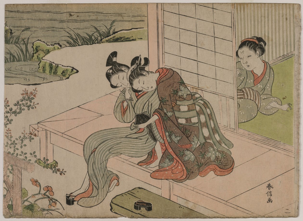 Mulher assistindo casal jovem abraçar em uma varanda, final da década de 1760. de Suzuki Harunobu