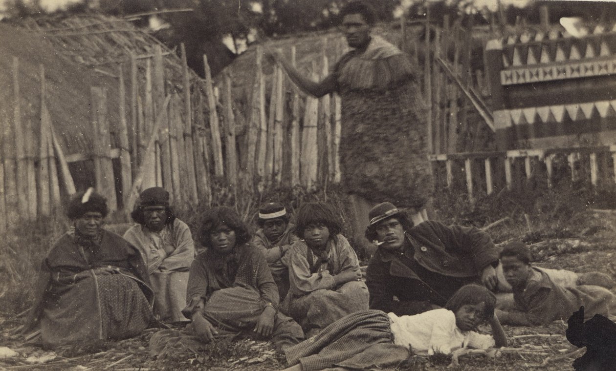 Em Pawhakiro Pa, Hawkes Bay, Nova Zelândia, c.1865 (impressão de albume) de Swan and Wrigglesworth