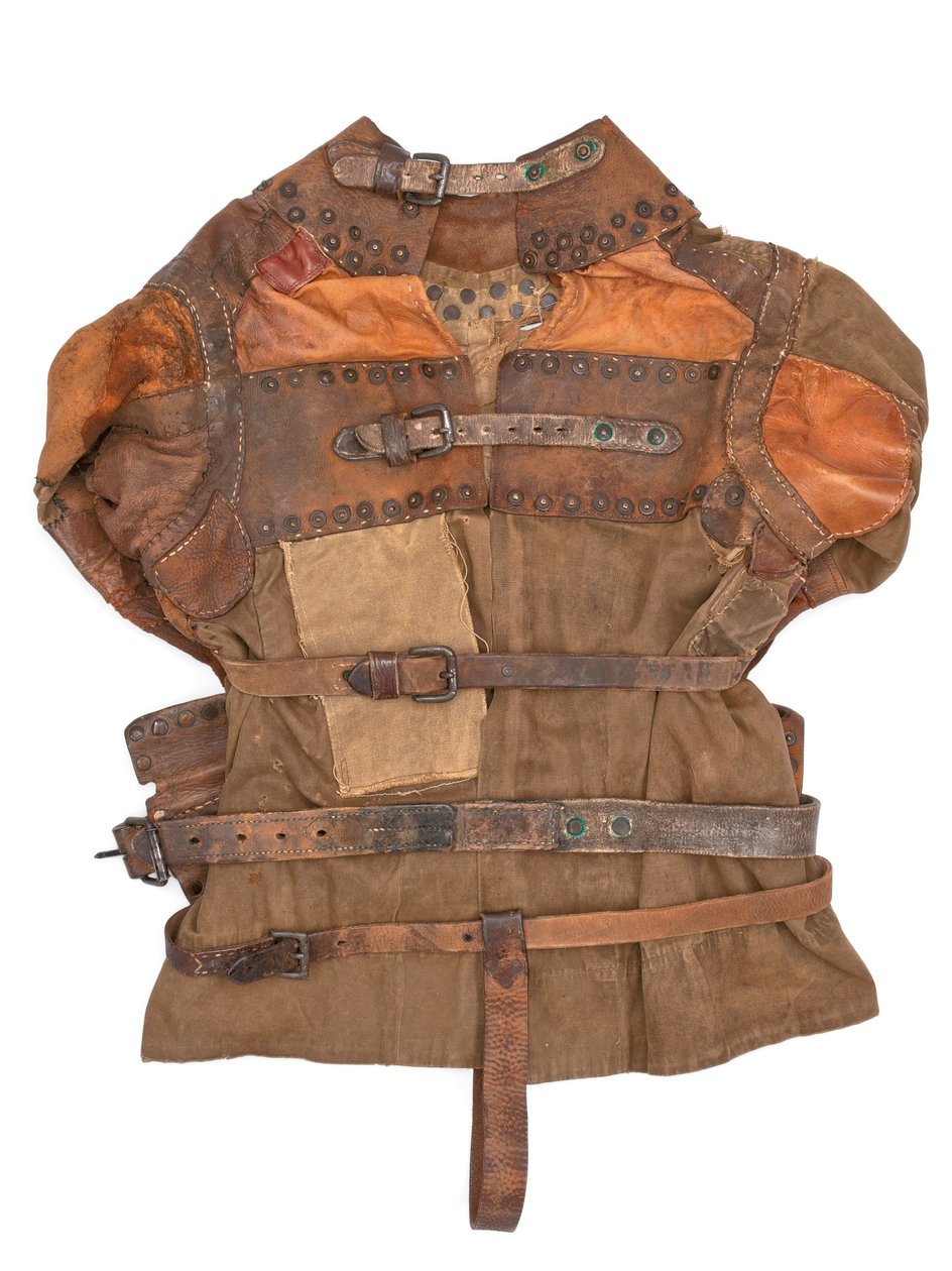 Camisa-força de propriedade de Harry Houdini, c.1915 (lona cáqui, couro e rebites de metal) de Swanfeldt Tent and Awning Co.