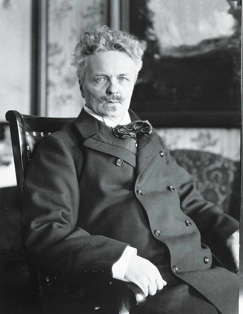 August Strindberg em sua casa em Estocolmo (foto a p/b) de Swedish Photographer