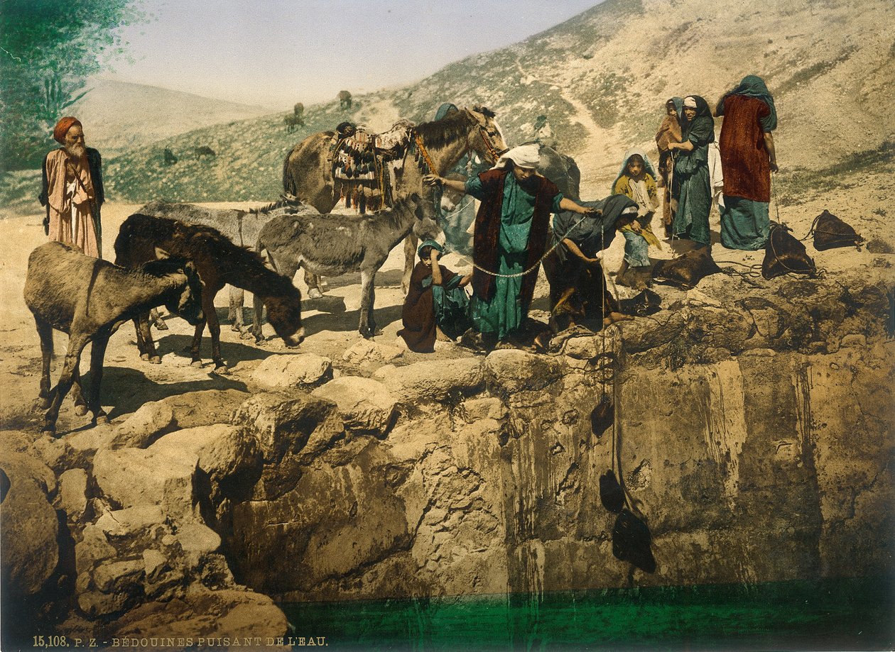 Mulheres beduínas que tiram a água, c.1880-1900 (photochrom) de Swiss Photographer