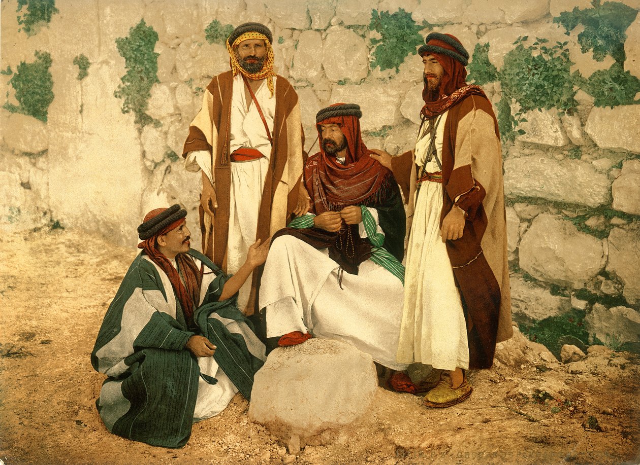 Grupo de camponeses em discussão em Siloé, Jerusalém, c.1880-1900 (photochrom) de Swiss Photographer