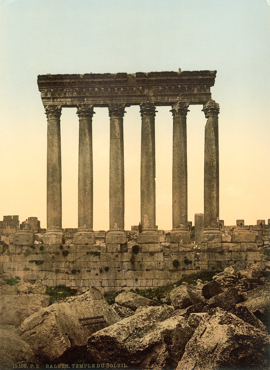Peristilo do templo de Jupiter, Baalbek, c.1880-1900 (photochrom) de Swiss Photographer