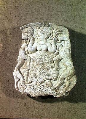Tampa de uma pirâmide representando a Senhora dos Animais alimentando duas cabras selvagens, c.1200-1150 de Syrian Syrian
