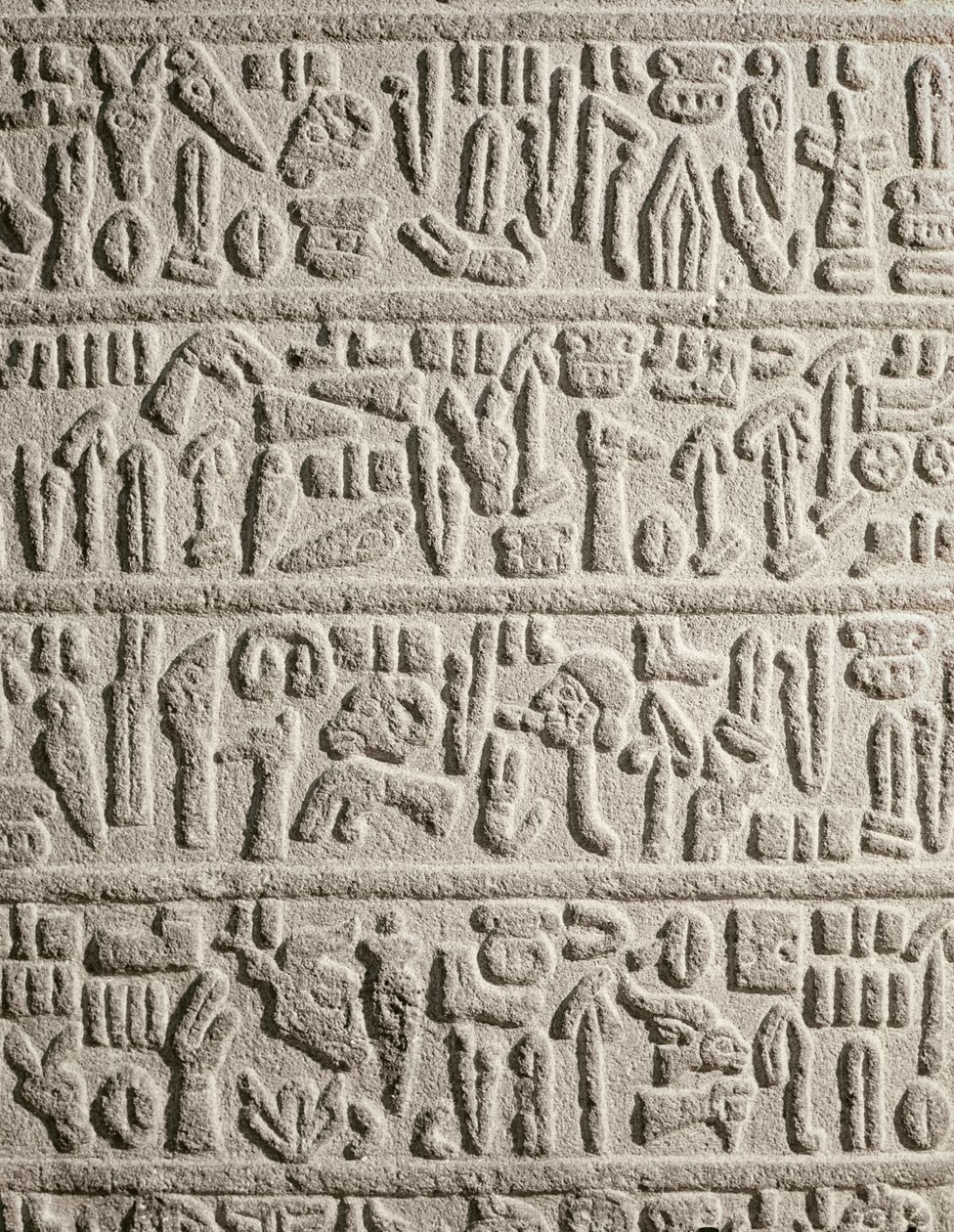 Fragmento de escrita hieroglífica contando a vida do rei Katusas, hitita de Syrian Syrian